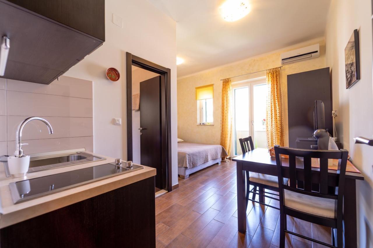 Apartments Naja Split Eksteriør billede